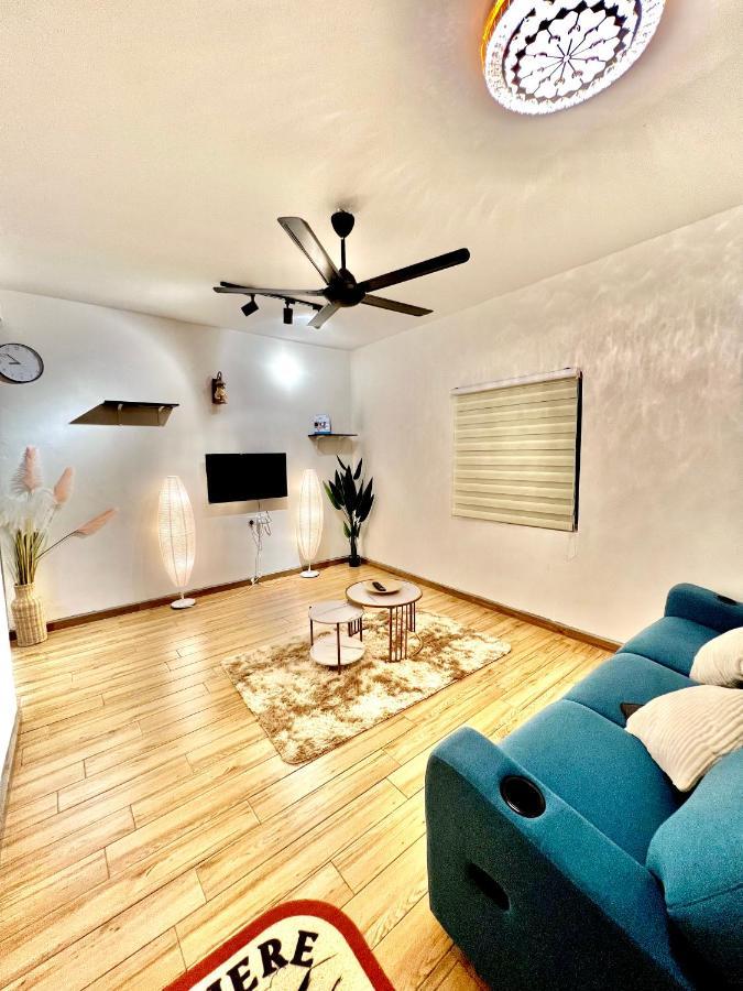 Raees Homestay Kampong Tanjong Minyak Kültér fotó